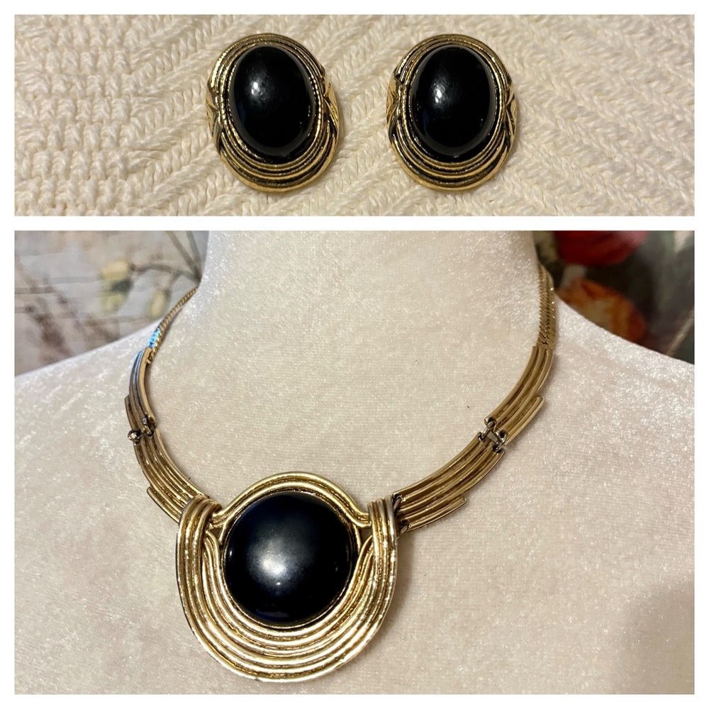 Vintage Trifari 80’s Gold & Black Cabochon Stone Necklace and Earring Set